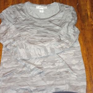 Women's long-sleeved camo t-shirt